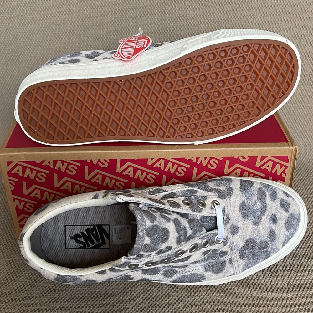 Vans Women's Gray and White Leopard Print Low Top Sneakers - Picture 4 of 16